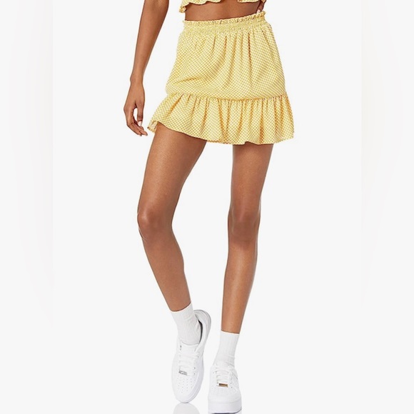 Amazon Brand- Wild Meadow Women's Smocked Waist Ruffle Hem Mini Skirt - Picture 2 of 3